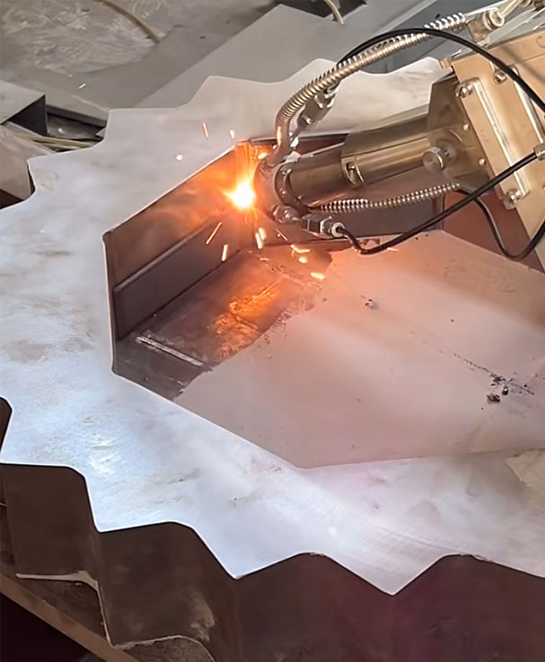 Com es reconstrueixen les peces de l'estació de treball d'impressió de superfície conformal làser JRB-630F2 S1-Robot?